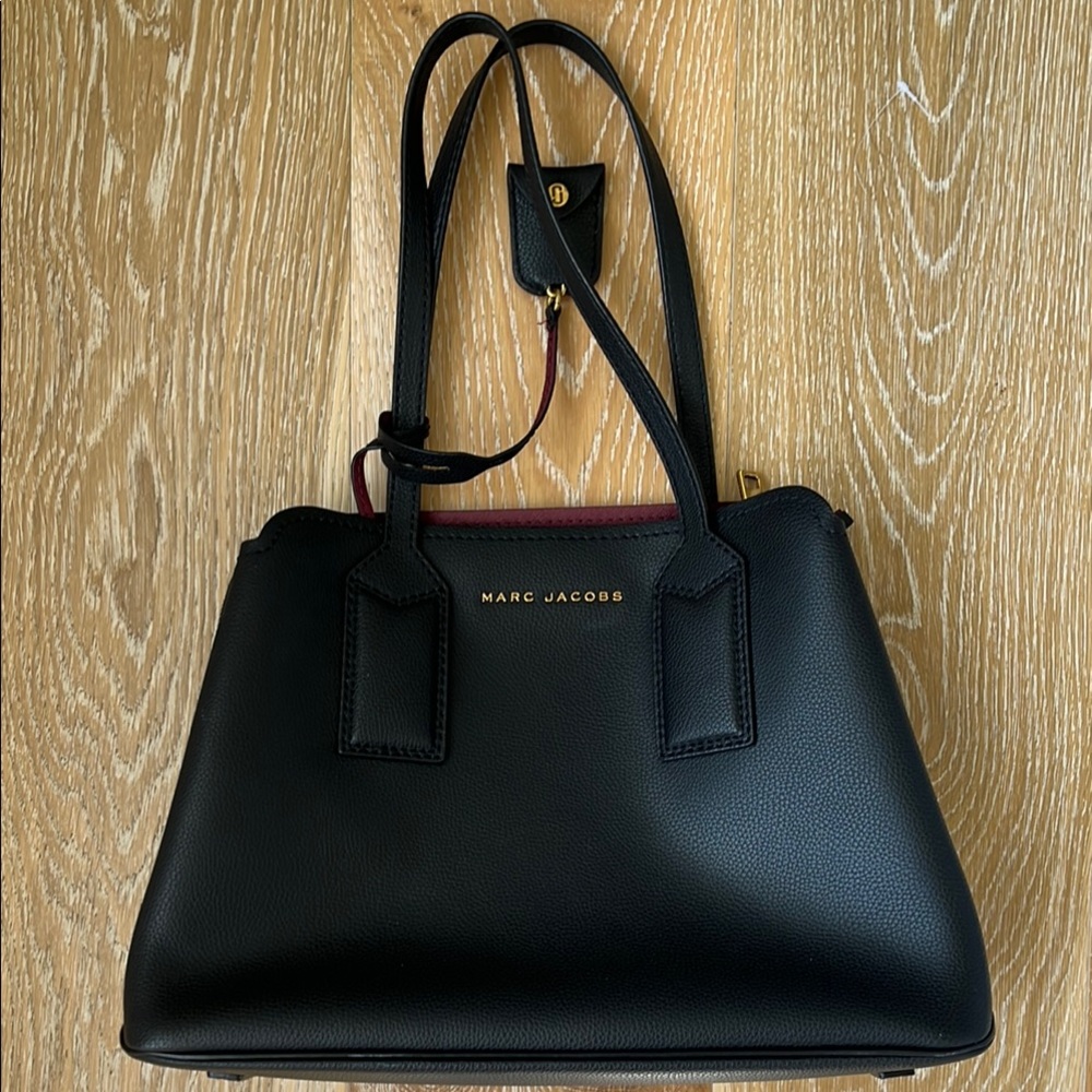 EUC Marc Jacobs Black and Red Shoulder Bags Sleek Design